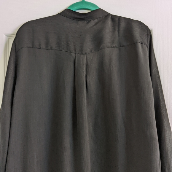 ❌SOLD❌ H&M Crinkled Blouse - Picture 4 of 5